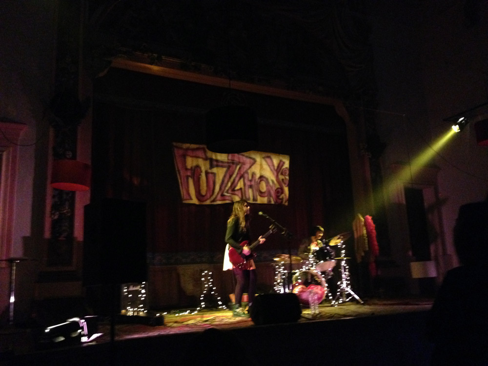 The Fuzzhoneys at Teatru Salesjan
